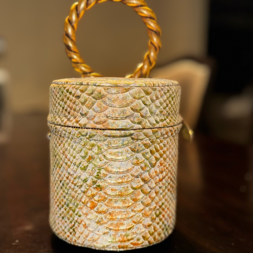 Anima Iris Bucket Bag - Textured Cream and Gold Accent